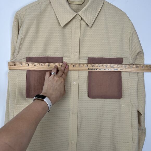 Lululemon Women's 4 Grid Fleece Hiking Overshirt Beige Snap Pockets Gorpcore - Picture 3 of 10